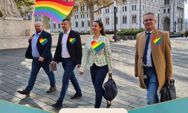 Így múlik el a világ dicsősége