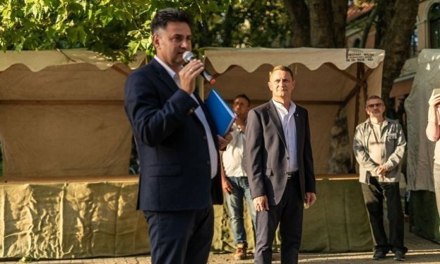 Ürgebőrbe varrták Márki-Zayt